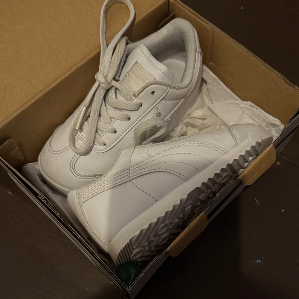 White PUMA classics